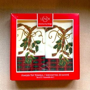 Brand new Lenox Holiday fingertip towels